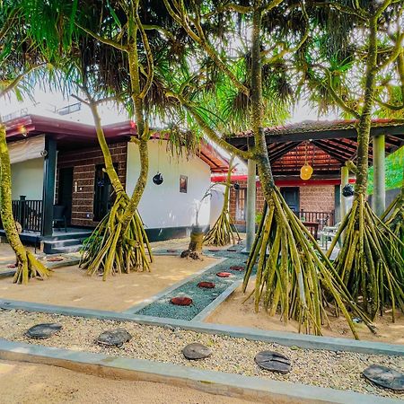 Sea Shell Villa Hikkaduwa 2 Separate Cabanas Ocean Front Villa Екстер'єр фото