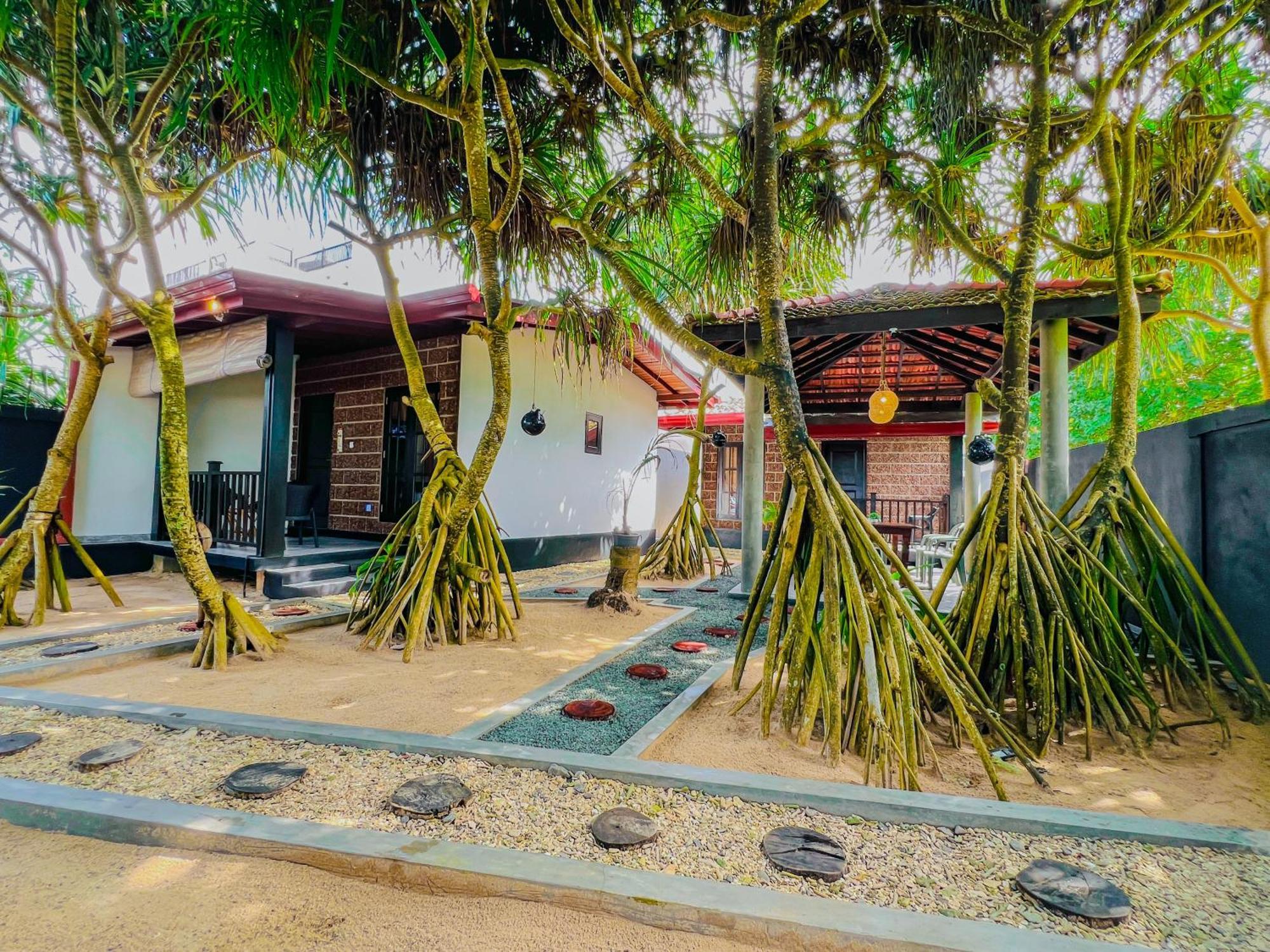 Sea Shell Villa Hikkaduwa 2 Separate Cabanas Ocean Front Villa Екстер'єр фото